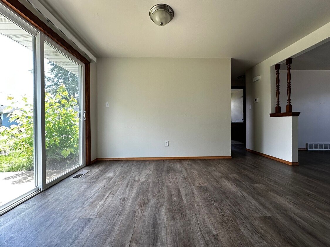 917 Abrams St Unit 921, Green Bay, WI 54302 Room for Rent in Green