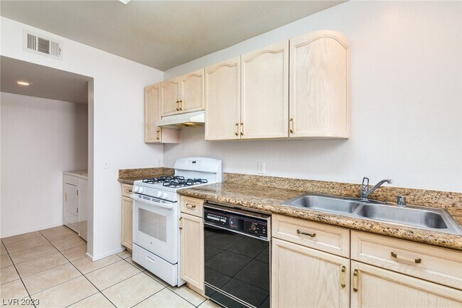 Building Photo - 7713 Allerton Ave