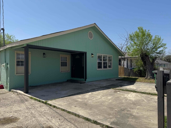 Photo - 610 Fenfield Ave (San Antonio, TX) House