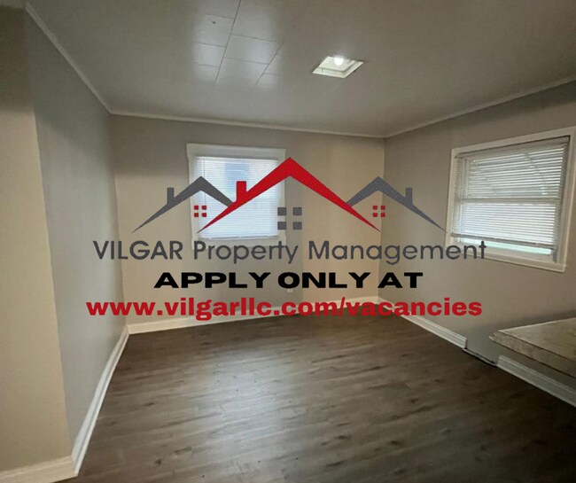 Building Photo - 3 spacious bedrooms, 1 bath home in Gary, IN