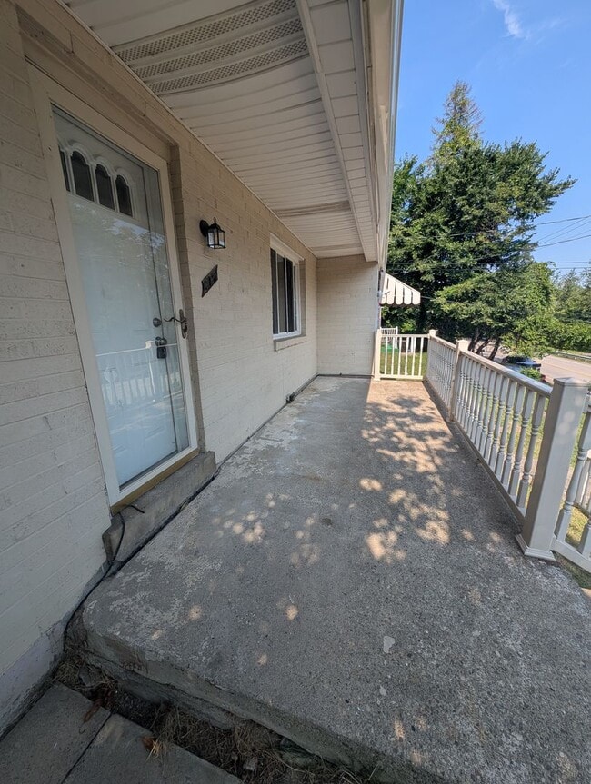 Building Photo - Newly Renovated 2Bd/2Bath Home with Bonus Room -- Available NOW!
