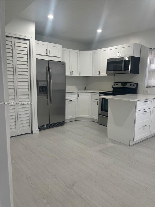 Foto del edificio - 3912 SW 12th Ct