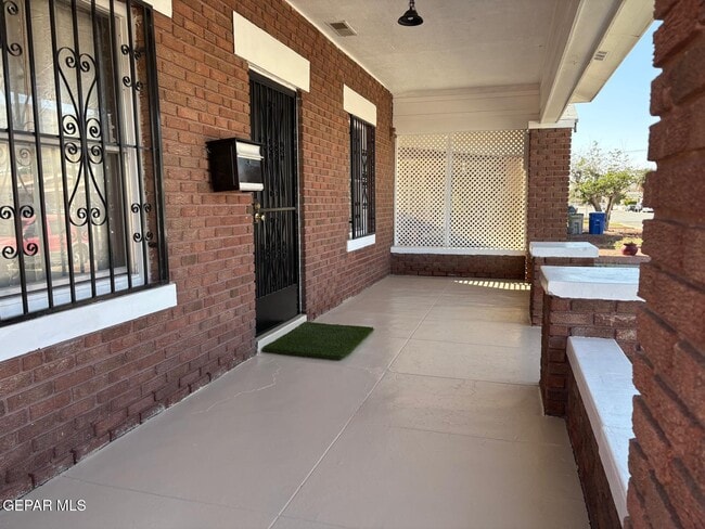 Foto del edificio - 3418 Pershing Dr