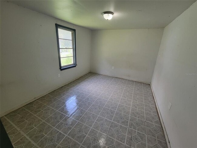 Foto del edificio - 14052 Railroad Ave