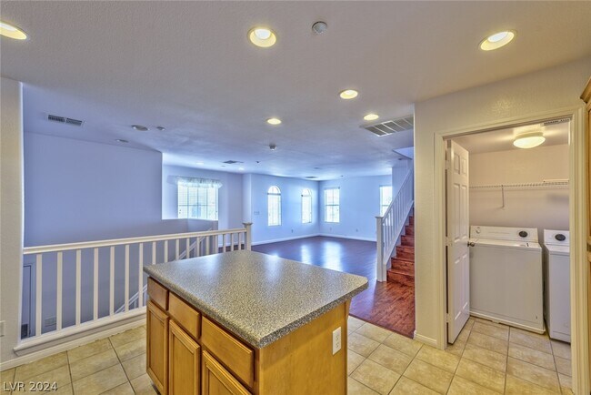 Building Photo - 8921 James Carl Ct