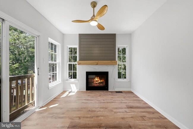Foto del edificio - 8972 Benchmark Ln