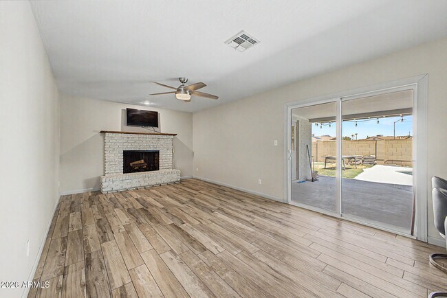 Foto del edificio - 10217 N 37th Ave