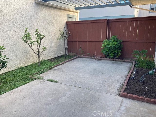 Foto del edificio - 23650 Monument Canyon Dr
