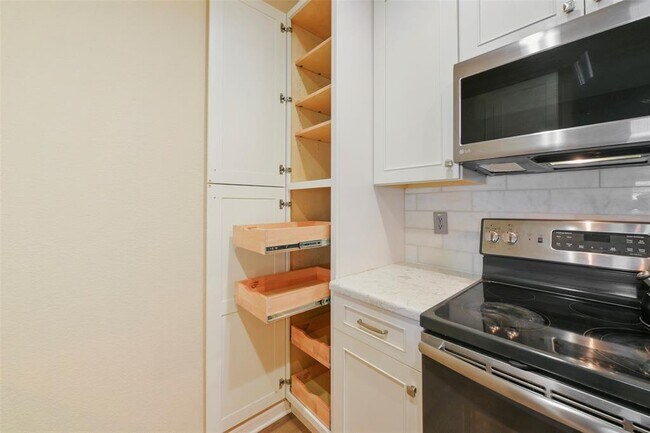 Building Photo - 1711 Old Spanish Trl