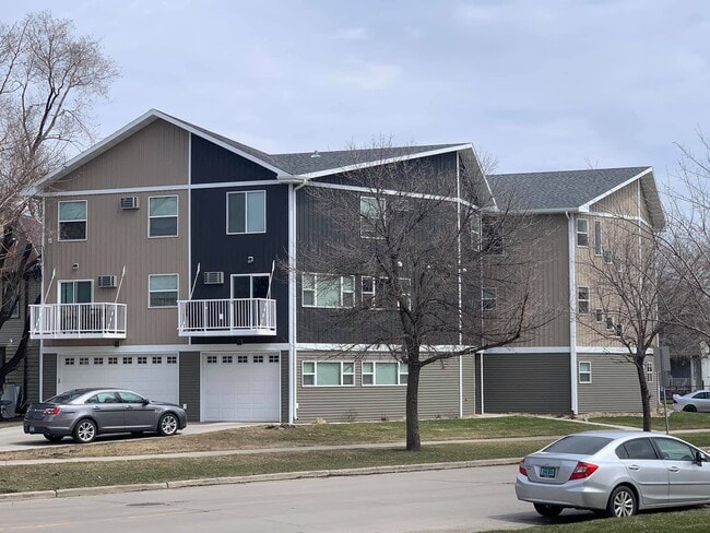 Building Photo - 1701 Dakota Dr N