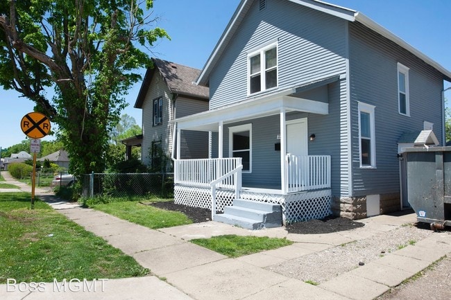 Building Photo - 2 br, 1 bath House - 22 E. Channel St.
