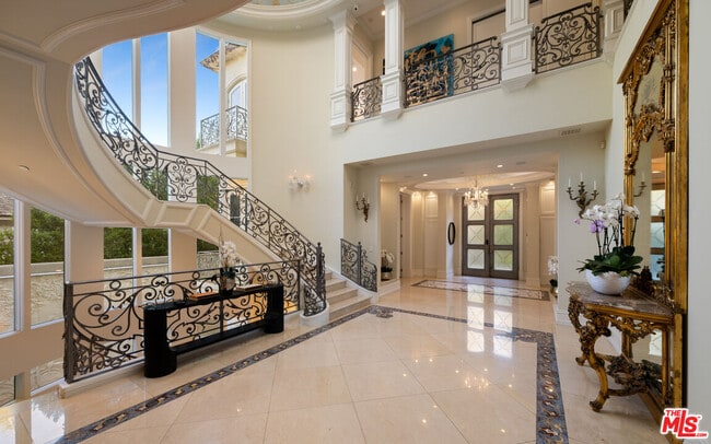 Building Photo - 718 N Rodeo Dr