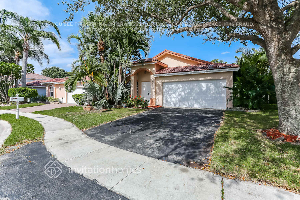 Foto principal - 3400 NW 78th Ave