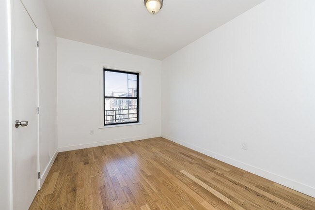 Building Photo - 226 7th Ave