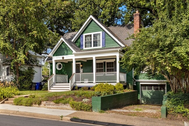 Building Photo - Professionally Managed, 5 Bed 4.5 BA // Si...