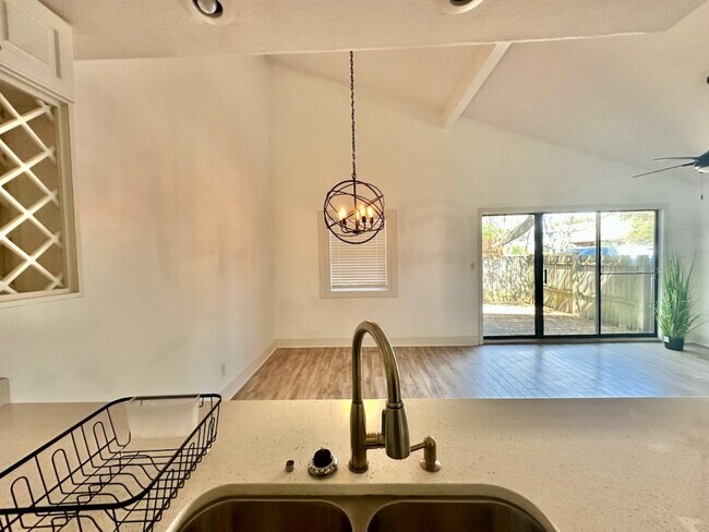 Foto del edificio - 166 Knots Pl