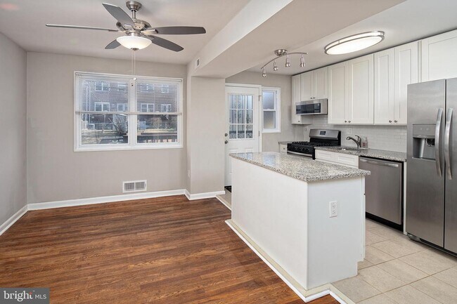 Building Photo - 919 St Agnes Ln