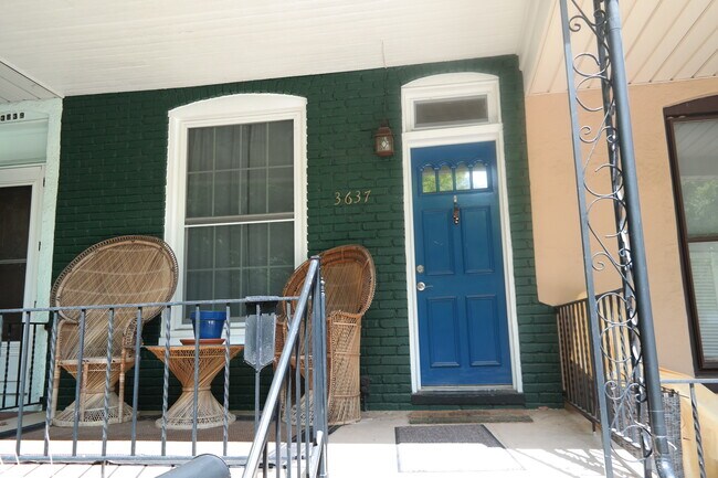 Building Photo - Charming 2 Bedroom/1 Bathroom Townhome in Woodberry, MD - Close to Light Rail!