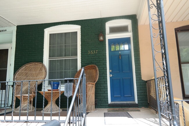 Foto del edificio - Charming 2 Bedroom/1 Bathroom Townhome in Woodberry, MD - Close to Light Rail!