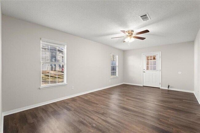 Foto del edificio - 5058 Jonesboro Rd