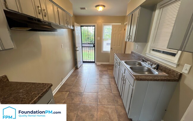 Foto del edificio - 3783 Brompton Rd