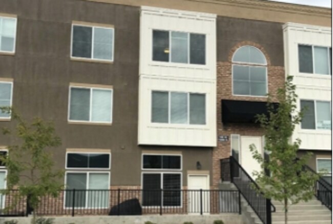 Foto del edificio - Lyman Triplex