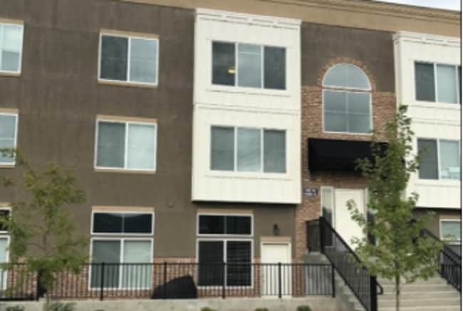 Building Photo - Lyman Triplex