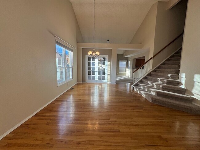Foto del edificio - ELEGANT 5BD in WOODLAND HILLS/D20 - Security Deposit Waiver Available