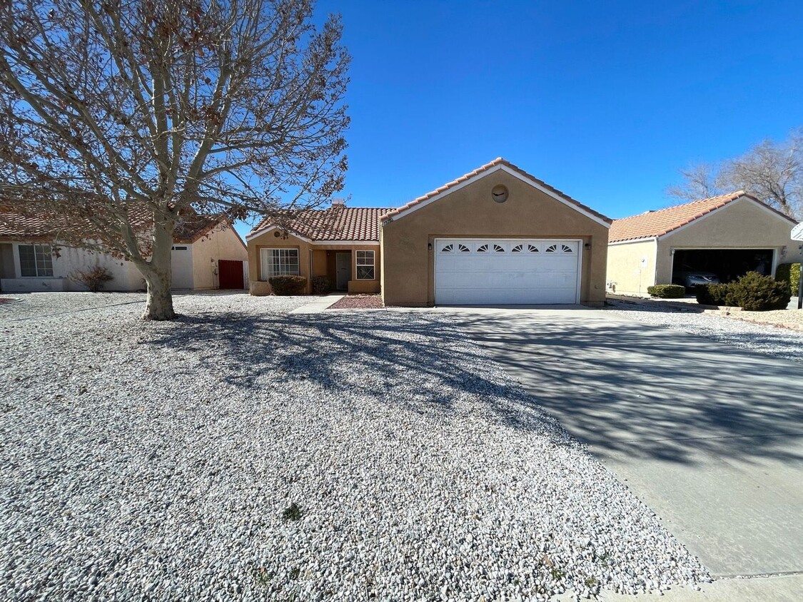 Foto principal - 3 BEDROOM HOME CLOSE TO MOJAVE RD. WEST OF...