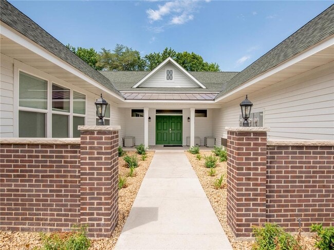 Building Photo - 3980 Alexandria Dr