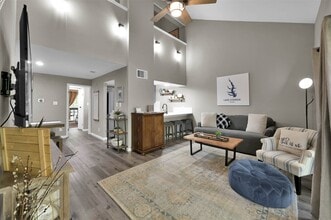 Building Photo - 3900 Aspen Dr