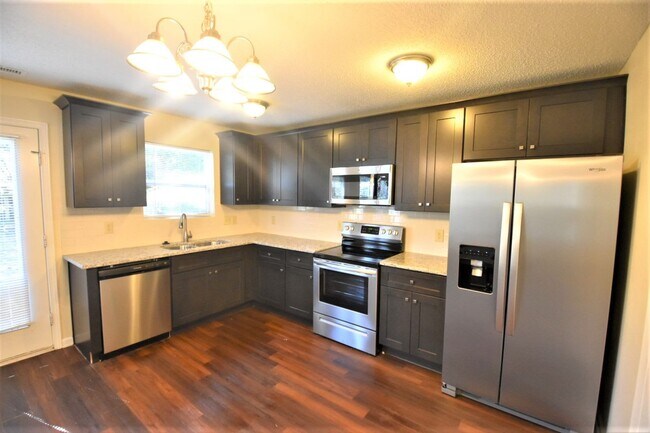 Building Photo - 2032 Dunsmore Ln
