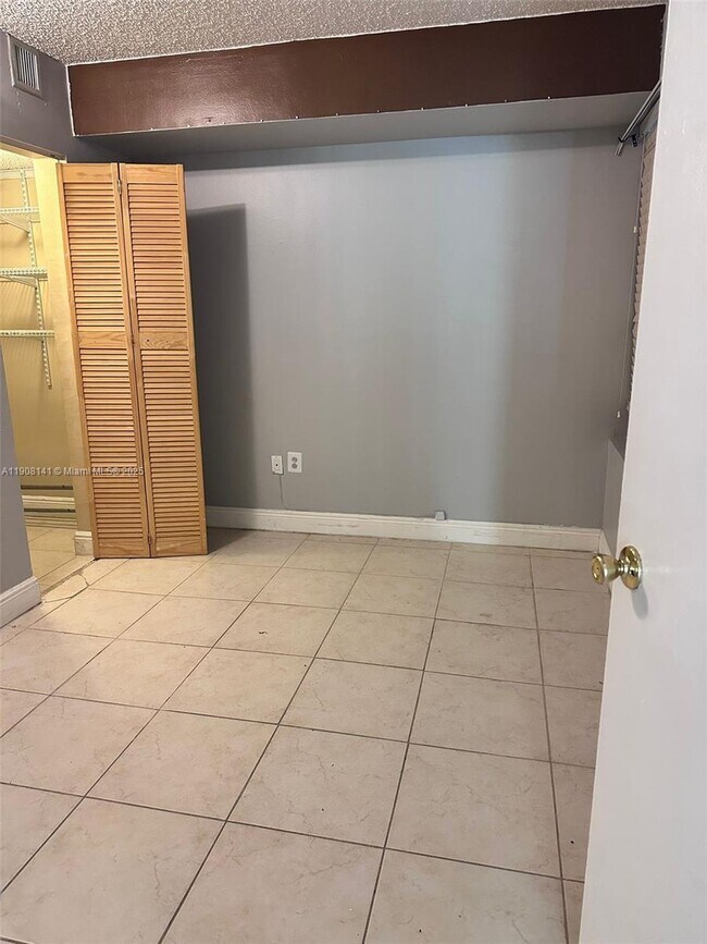 Foto del edificio - 8205 SW 152nd Ave