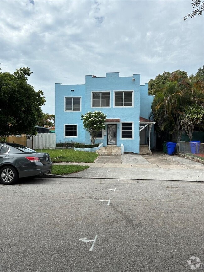 Building Photo - 1776 SW 11th St