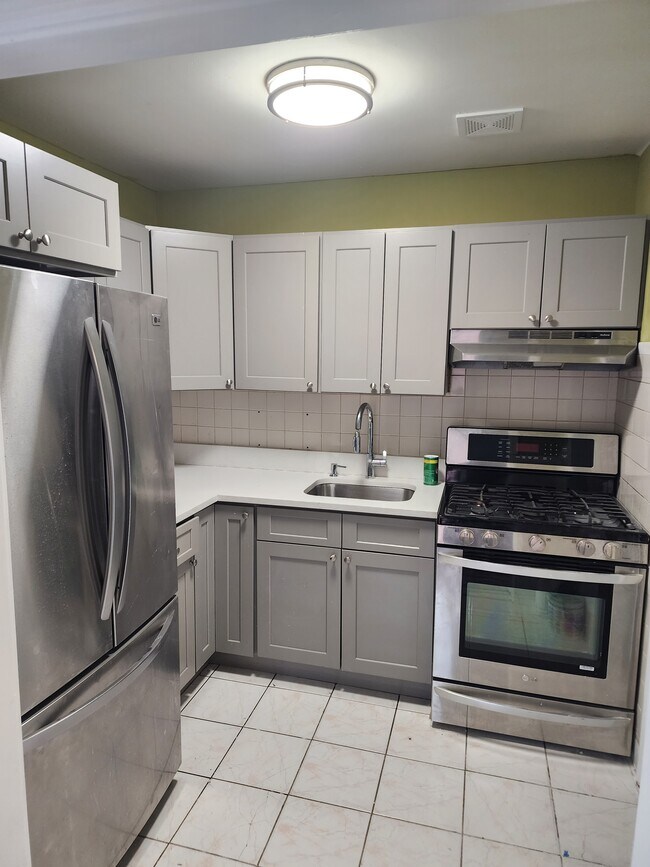 Kitchen - 691 Shepherd Ave