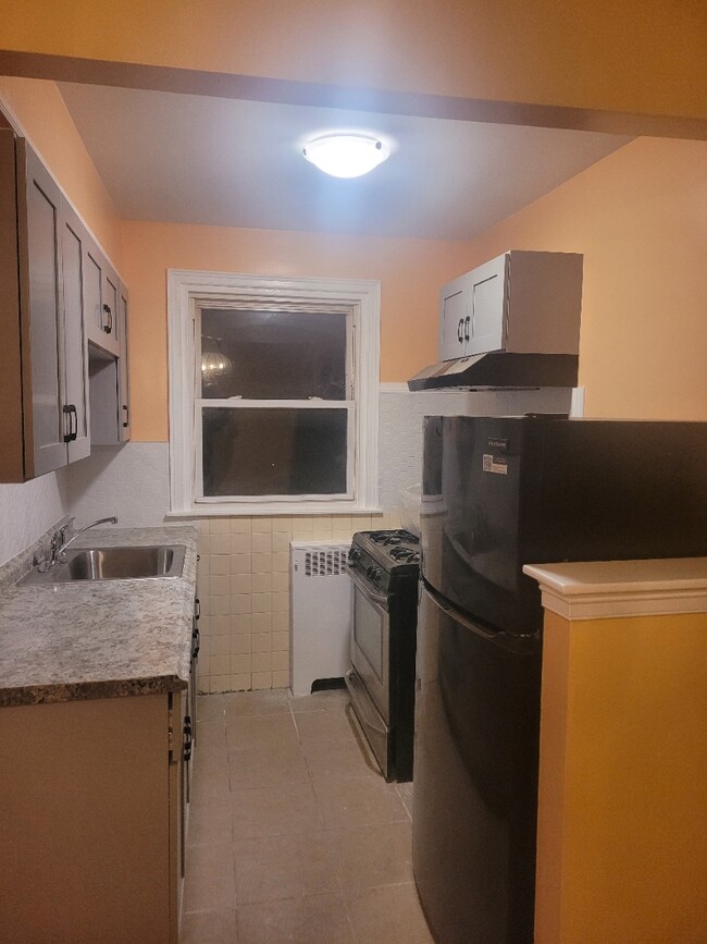 Kitchen - 6529 N 5th St