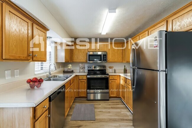 Foto del edificio - 3995 Yeager Rd