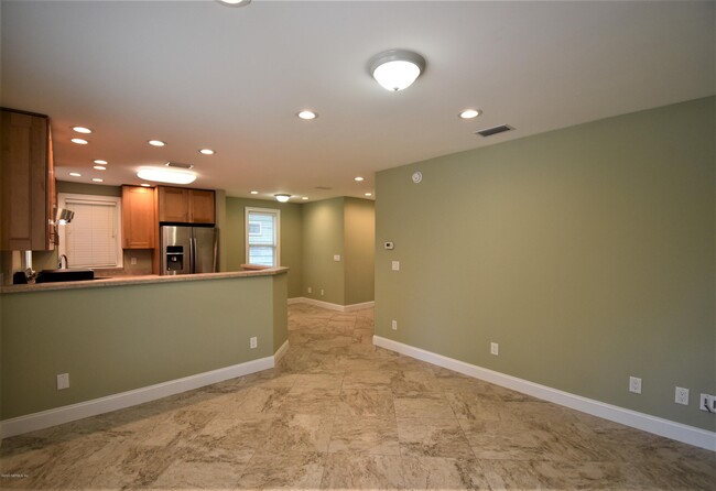 Building Photo - 3843 Valencia Rd