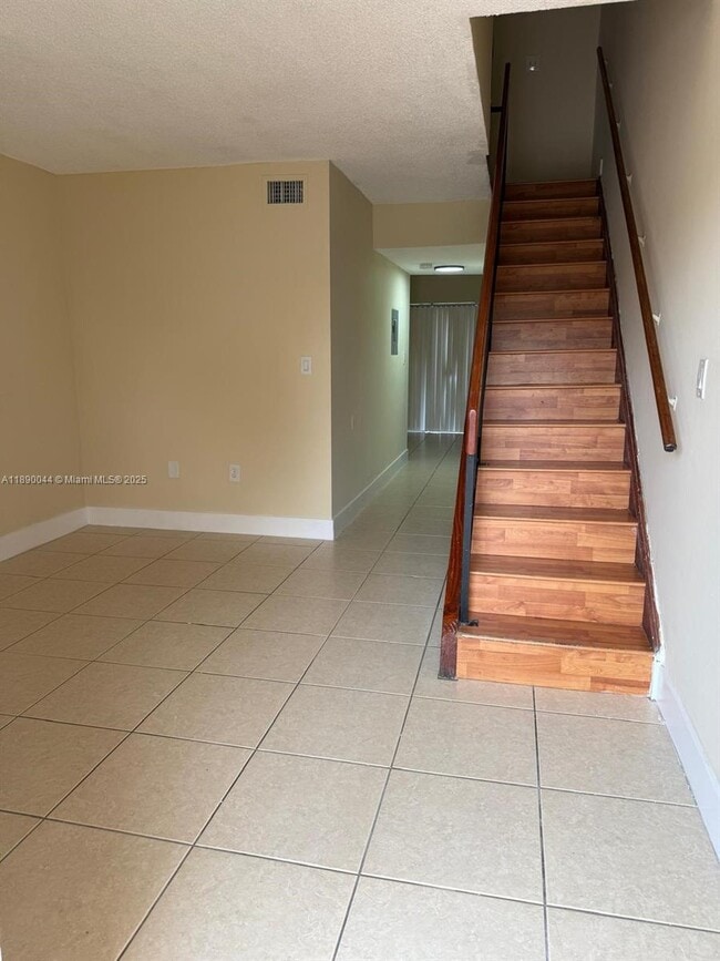 Foto del edificio - 2377 W 66th Pl