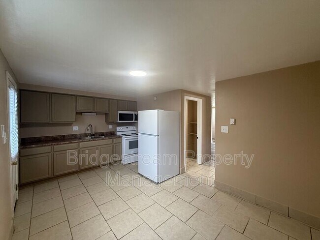 Foto del edificio - 156 Forest St