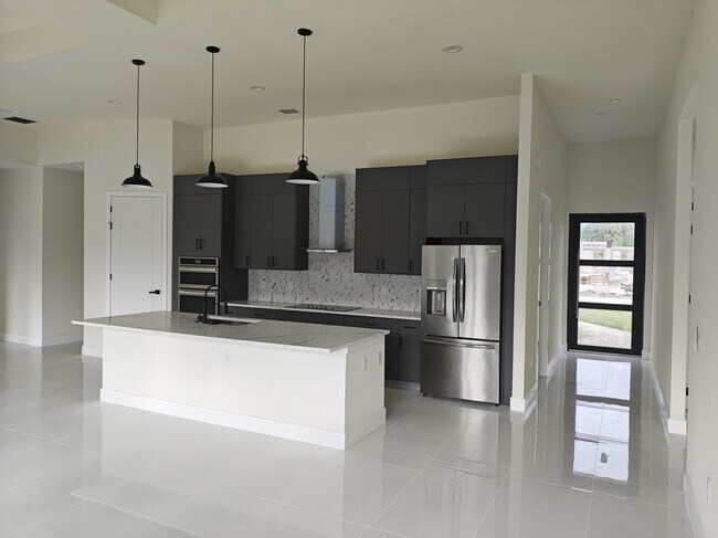 Building Photo - 267 Santa Marta St