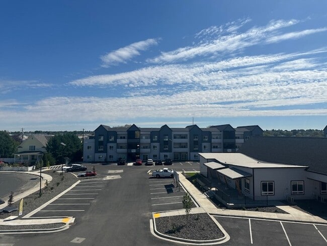 Foto del edificio - Now Leasing Building Modern Heights Apartments