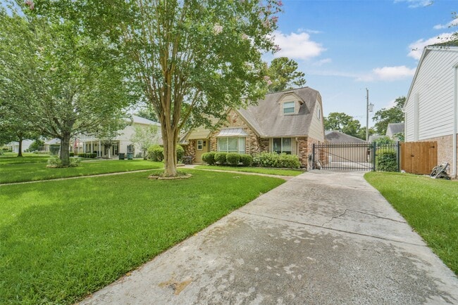 Building Photo - 14915 Chadbourne Dr