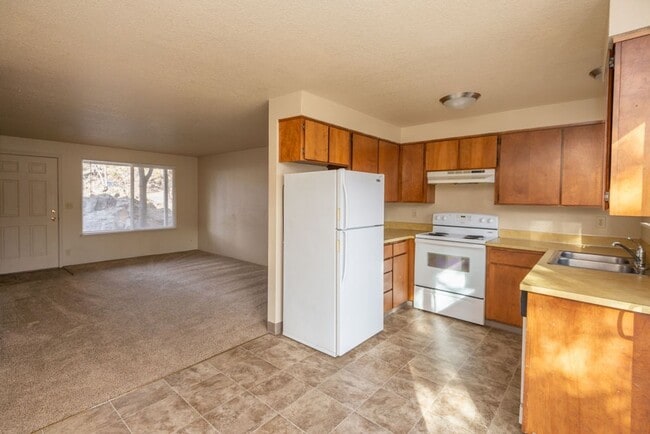 Building Photo - 2050 NW Deschutes Pl