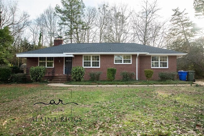 Building Photo - 126 Vanderbilt Cir