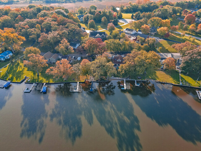 Building Photo - 1304 River Terrace Dr