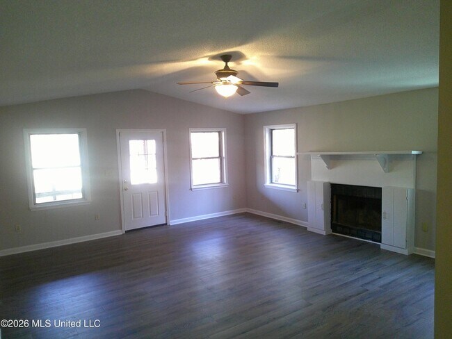 Foto del edificio - 779 Ridge Crest Dr