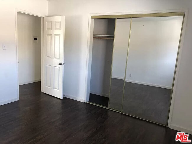 Building Photo - 2530 Carmona Ave
