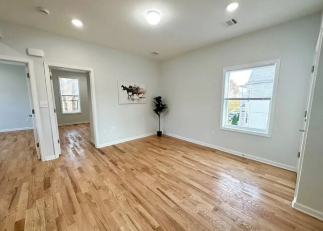 Foto del edificio - 558-562-562 Court St