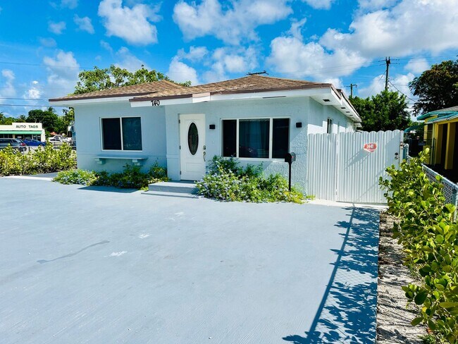 Foto del edificio - Beautiful Newly Renovated 3-Bed, 2-Bath Ho...